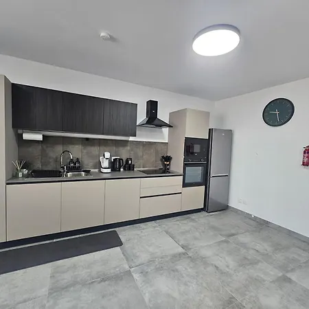 Stylish Modern Apartment.5 *