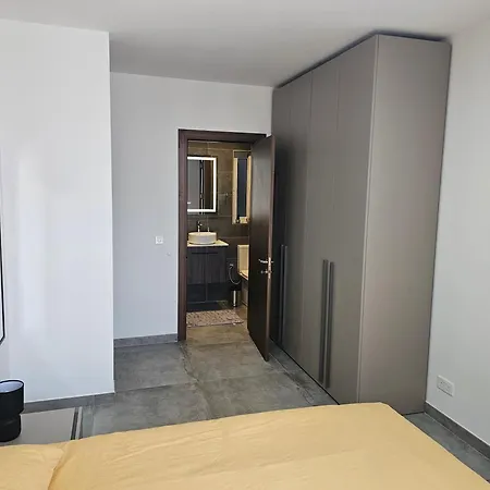 Stylish Modern Apartment.5