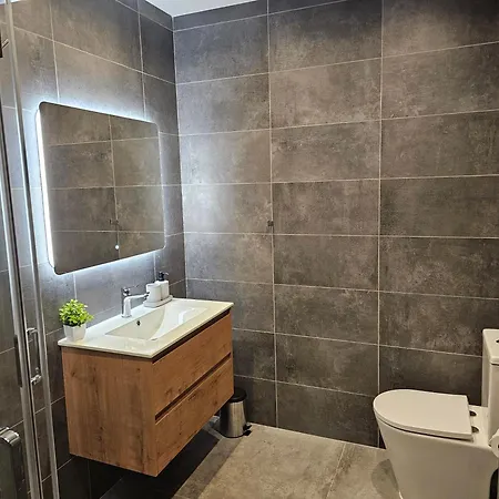 Stylish Modern Apartment.5 *